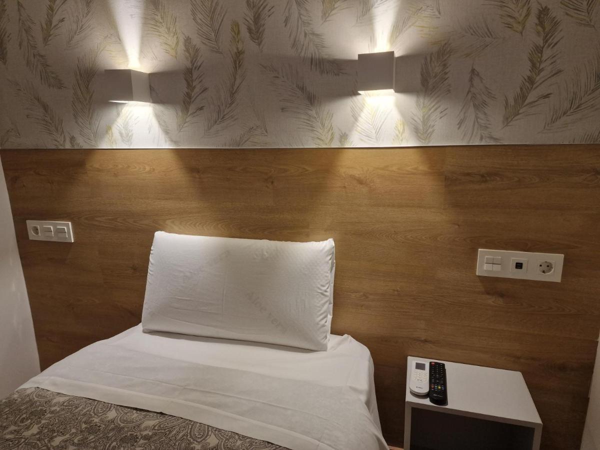 Hostal Esparteros Мадрид Екстериор снимка