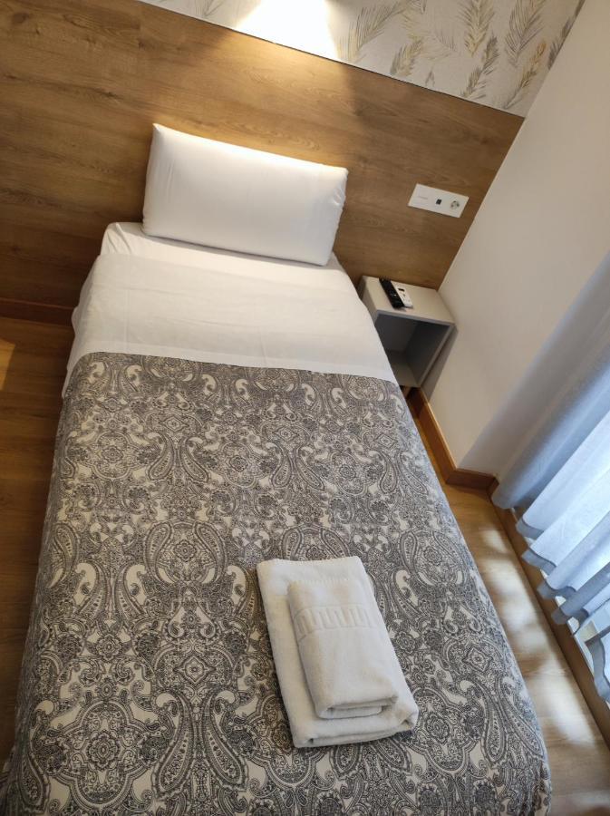 Hostal Esparteros Мадрид Екстериор снимка